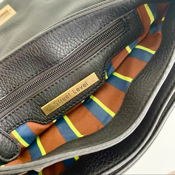 Leopard print crossbody/shoulder bag in genuine black leather and gold hardware - Picture 3 of 8